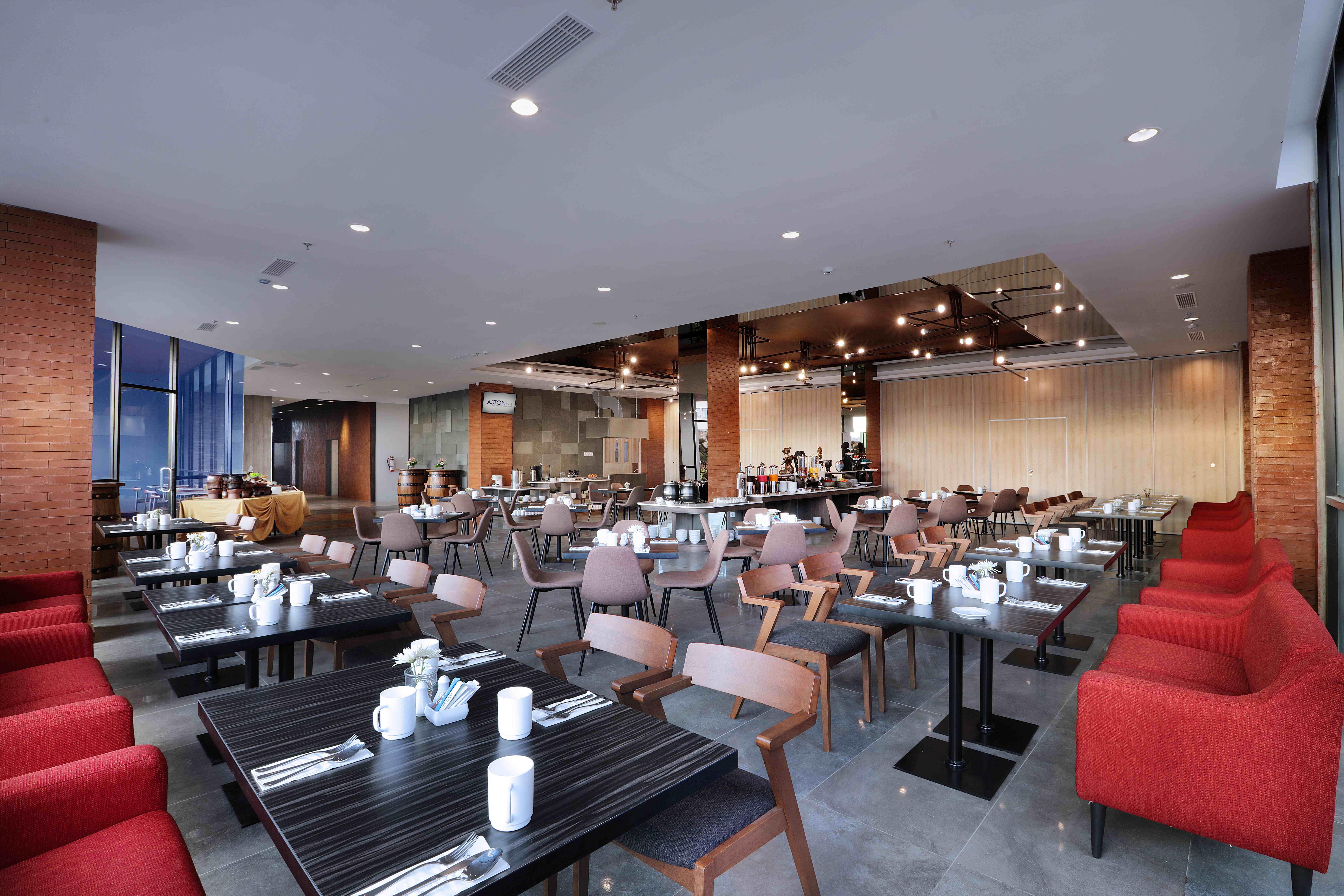 Aston Inn Pandanaran Semarang Exterior photo