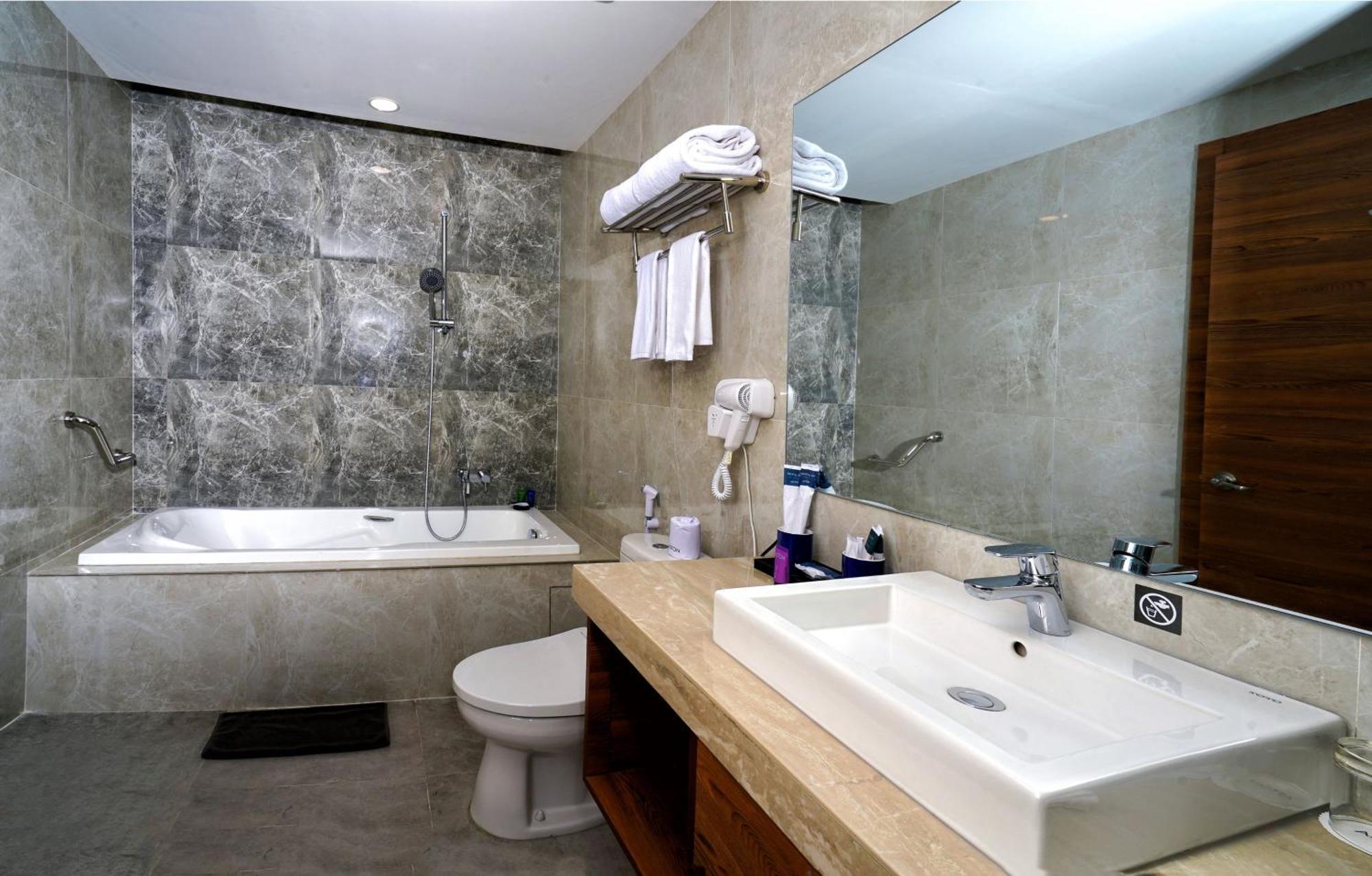 Aston Inn Pandanaran Semarang Exterior photo