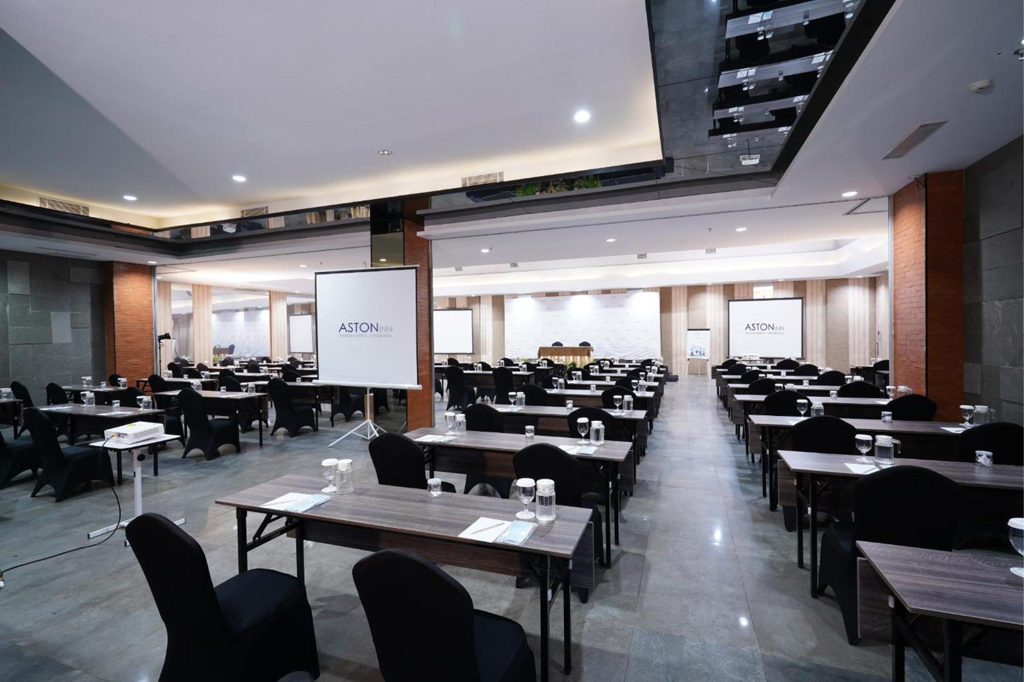Aston Inn Pandanaran Semarang Exterior photo